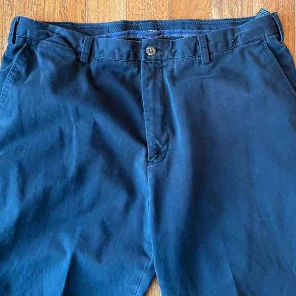 Nautica Men's Black Chinos, Size 40x32 - Picture 5 of 14